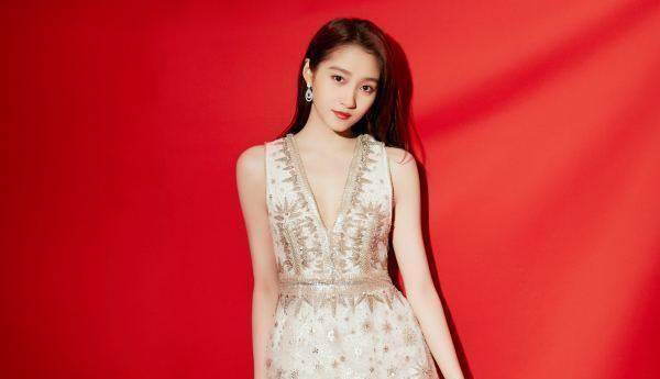 原创关晓彤被父母捧成大明星为何亲姐却在卖拉面