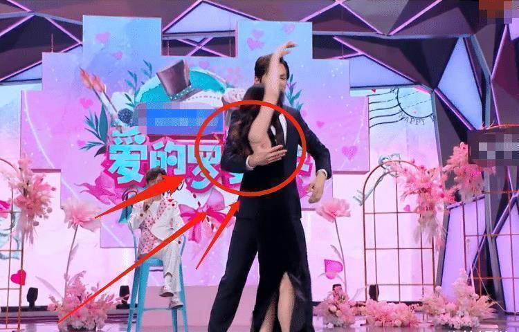 原创体面夫妇跳舞时看钟汉良抱谭松韵的姿势人品如何一目了然
