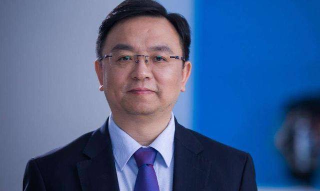 13岁丧父15岁丧母,嫂子变卖嫁妆供他读书,如今拥有