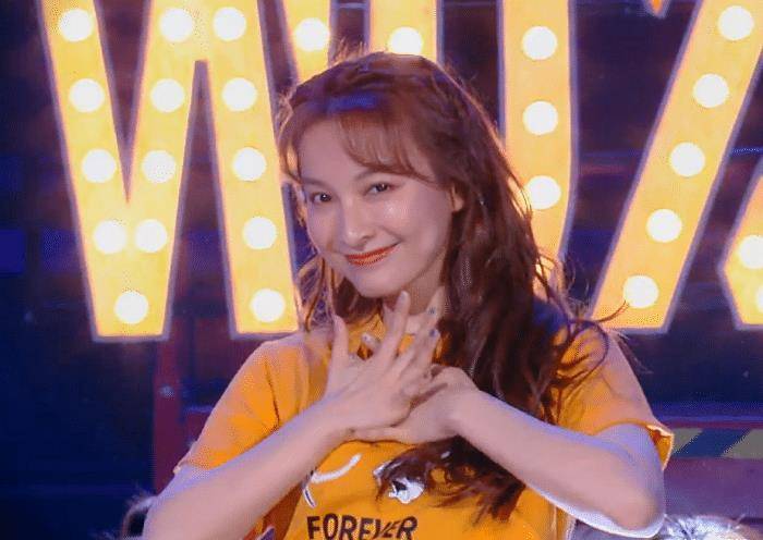 《快乐大本营》吴昕跳开场舞,动作到位表情管理超好,女团范十足