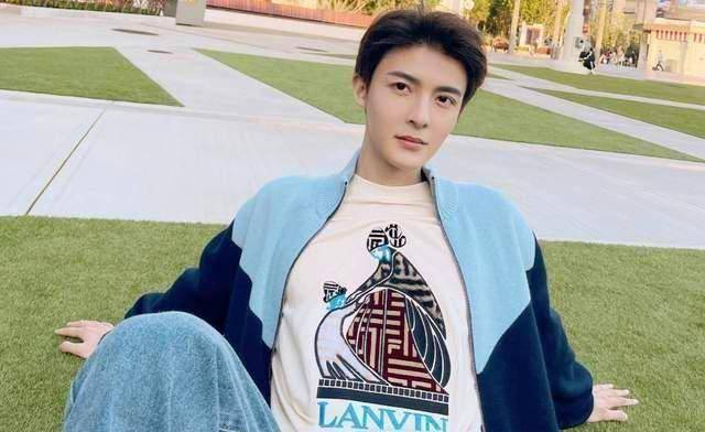 原创管栎和经纪人谈恋爱还将老粉踢出后援会管栎造谣者我告你