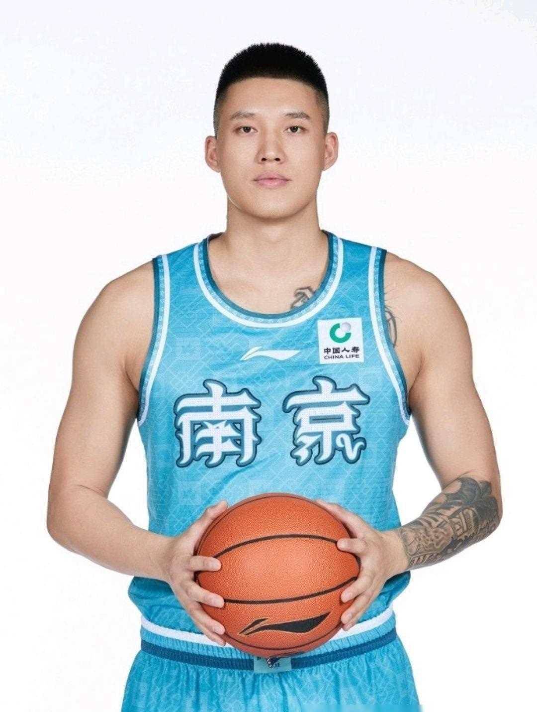 野球场好挣钱cba曾繁日加盟野球场费用曝光球迷表示支持