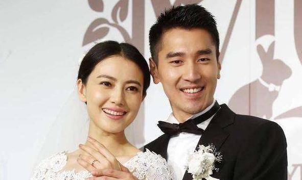 高圆圆又秀恩爱!拍戏赵又廷全程支持陪同,女儿也是他在照顾