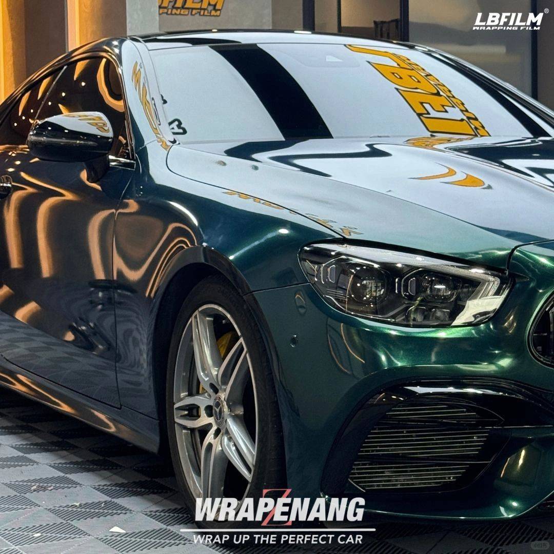 奔驰e450lb改色膜原厂漆圣雷莫绿金属质感柔和且高贵