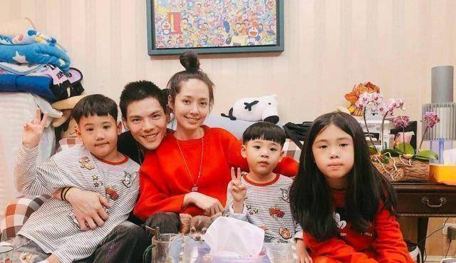 郭碧婷带老公回娘家遭郭爸在线催生与向佐各抱1个男娃有玄机