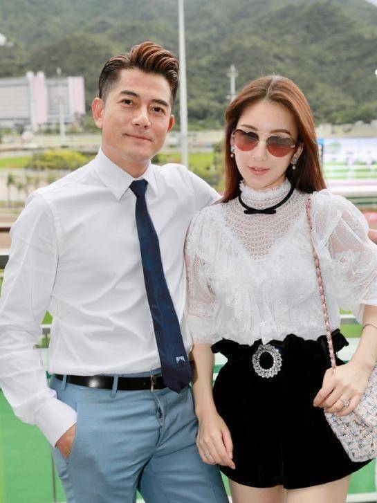 郭富城老婆方媛逛街买名牌相中2万块的外套花钱毫不手软