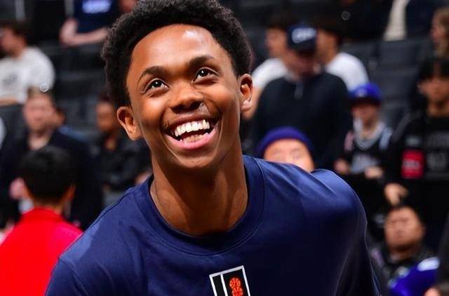 原创疯狂的夜晚两签一裁达成2米11中锋加盟快船勇士