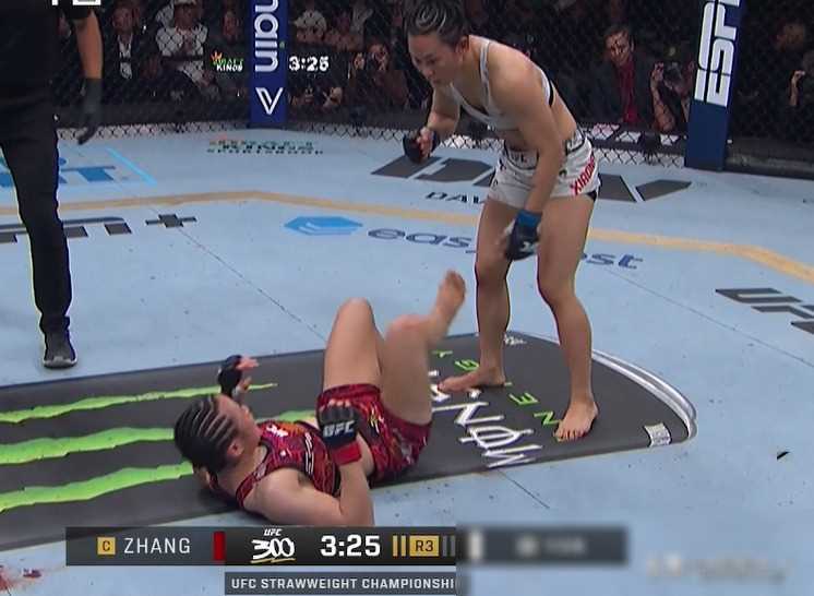 张伟丽首回合错失ko良机最终艰难取胜闫晓楠