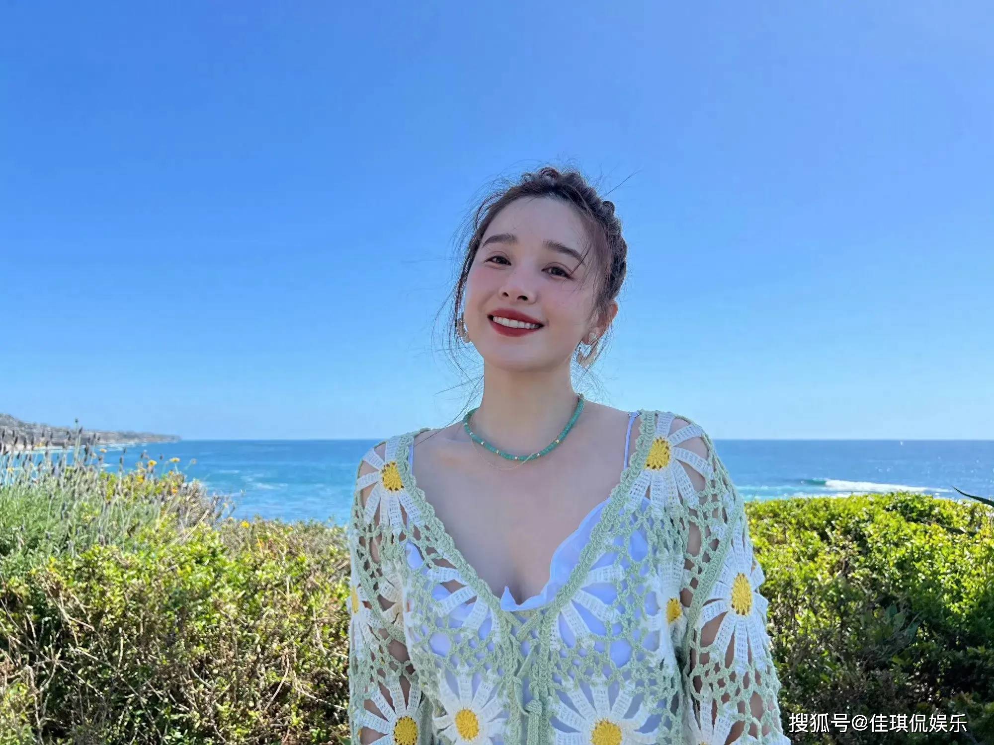 原创阚清子晒海边生日照虽与纪凌尘分道扬镳仍钟情大海