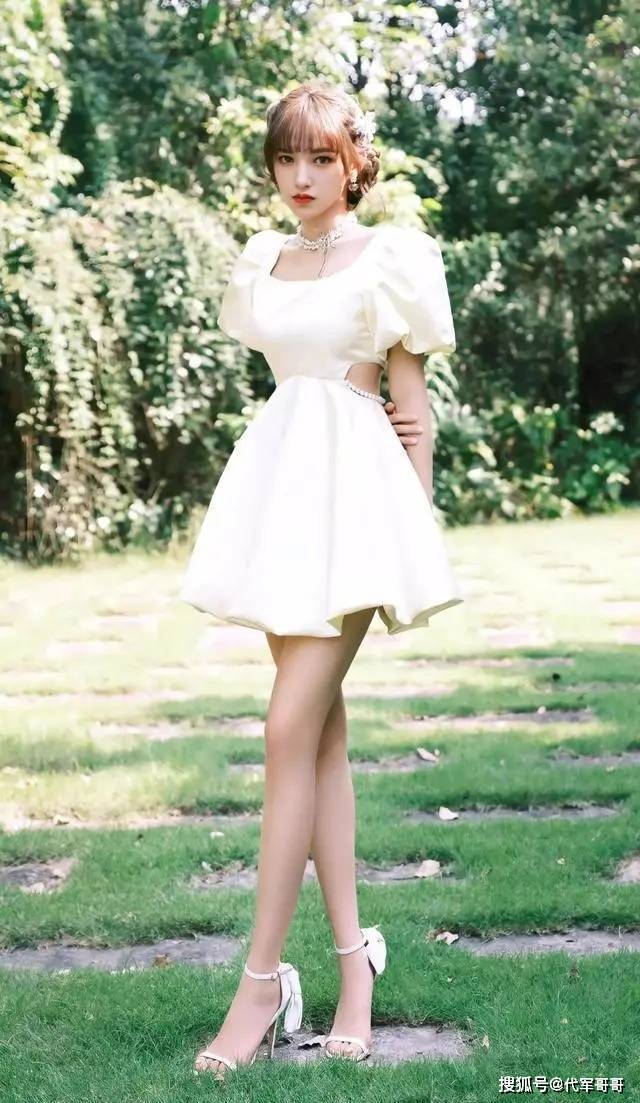 原创有一种发育过猛叫程潇因上围丰满被称奶潇lisa都不是对手