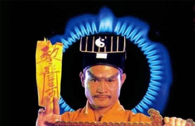 林正英出生于上世纪五十年代的香港,早年师从著名的京剧名旦,当时一