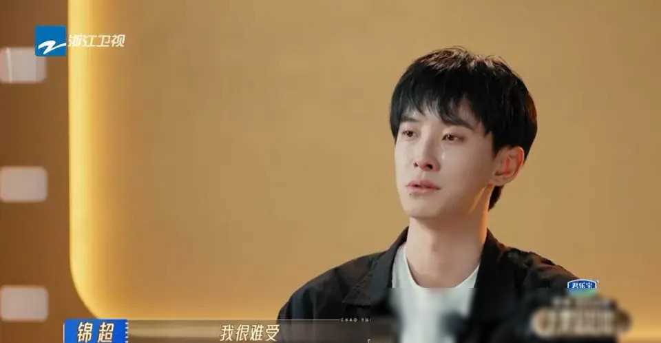 李菲儿小牌大耍戛纳起点成话题焦点