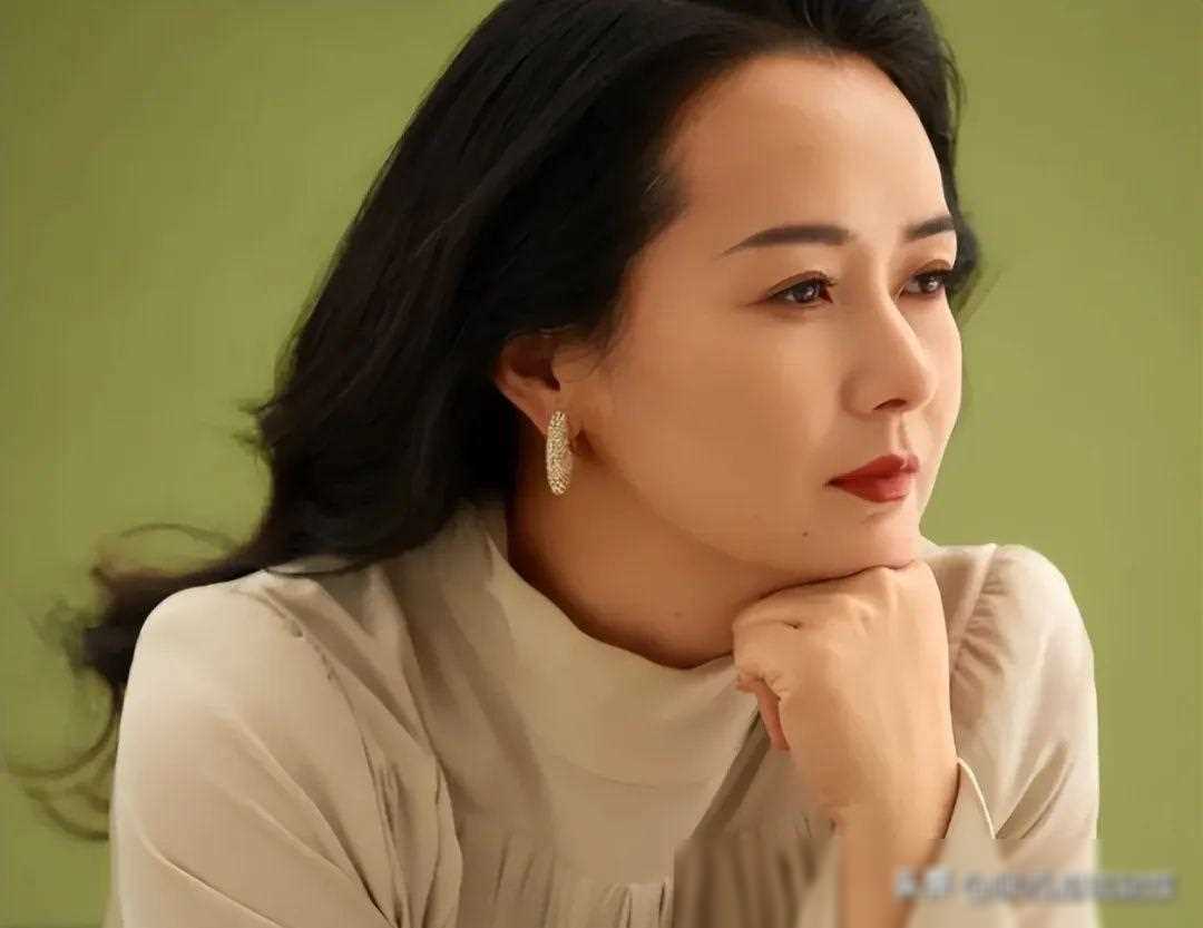 在《中国兄弟连》和《母爱无悔》中,陈依莎呈现出了精湛的演技,每一个