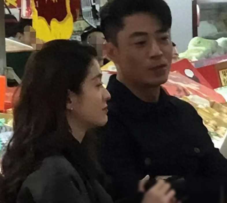 在他的巅峰时期,霍建华凭借出众的外貌和忧郁的气质赢得了众多粉丝的