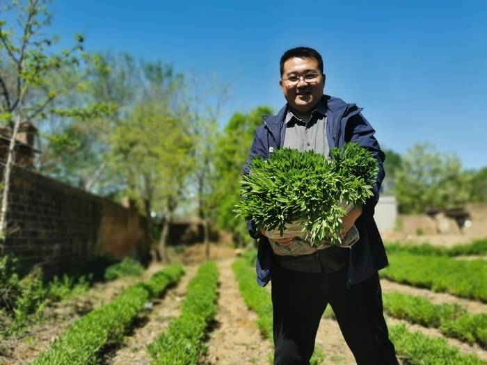 驻村第一书记赵振华132万字的驻村工作笔记展现乡村蝶变之路