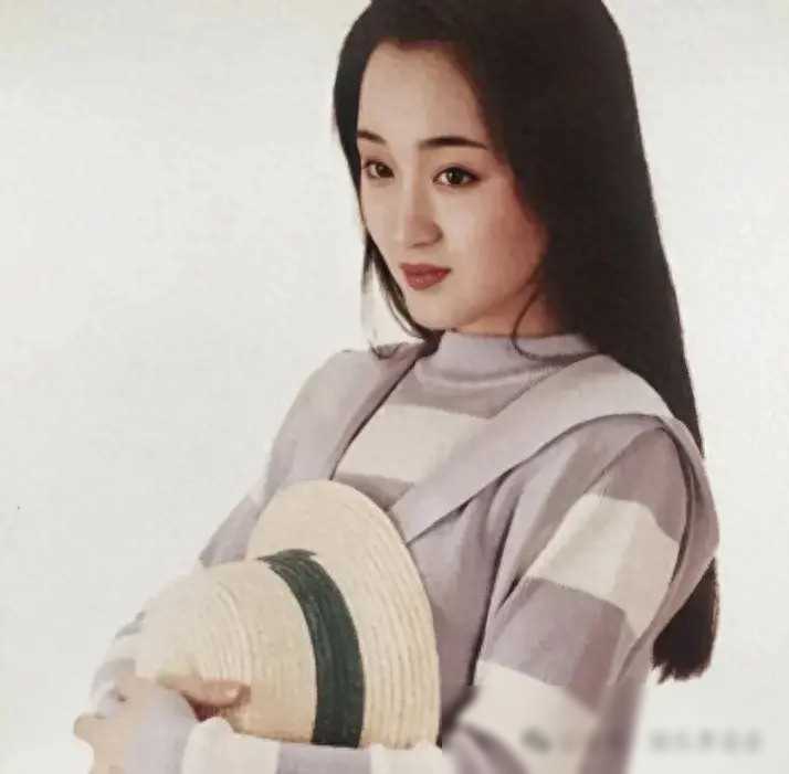 身高不足,身材补足:杨钰莹丰满身材的独特武器_挑战_魅力_音乐