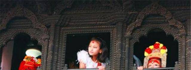 尼泊尔活女神被禁锢在寺庙双脚不能触地很多只能孤独终老