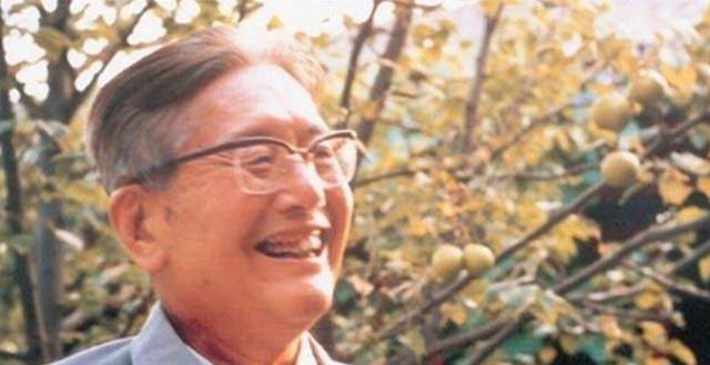 外交部长乔冠华后人,长子承父业,长女是白衣天使,继女