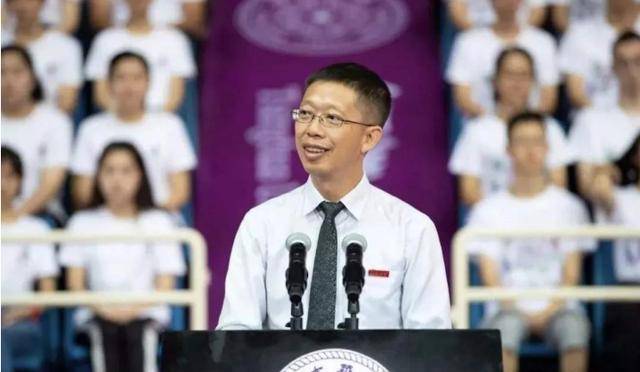 原创            高考状元713分，被清华录取，收通知书时正在工地搬砖挣学费-2021年高考状元清华