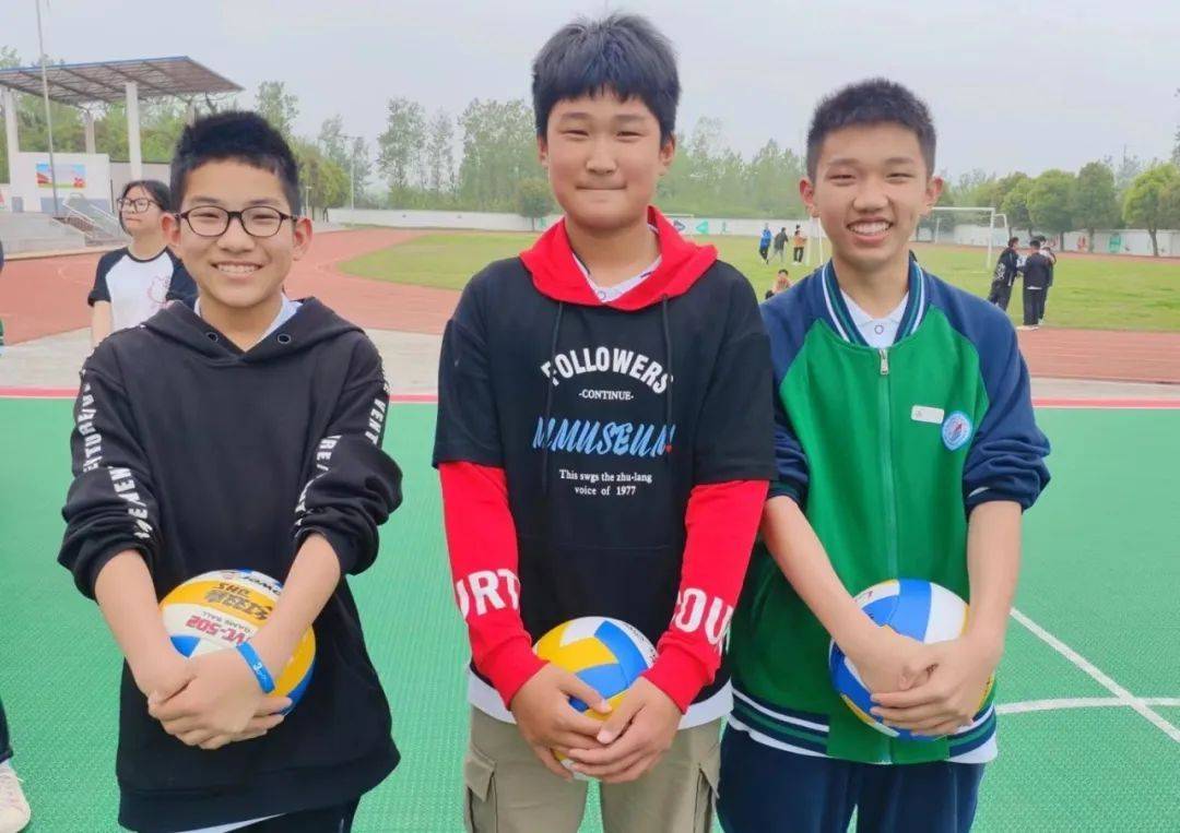 新锐控股集团古河中学初一排球大作战垫球高手齐上阵