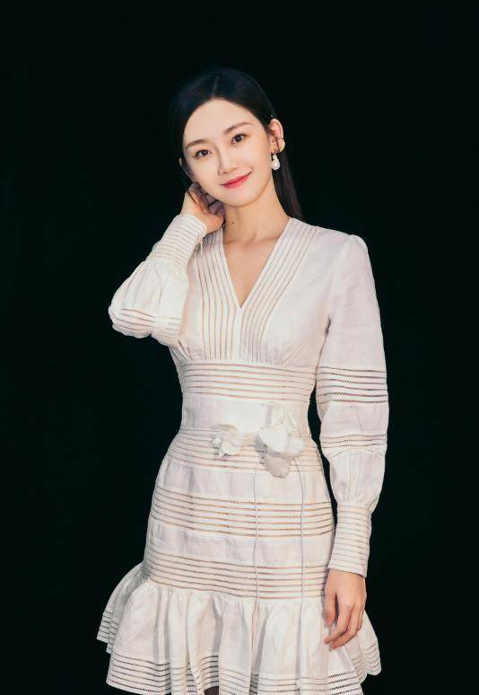 苗苗如今清醒了!家庭主妇多年终于专心搞事业,浪姐初舞台美呆