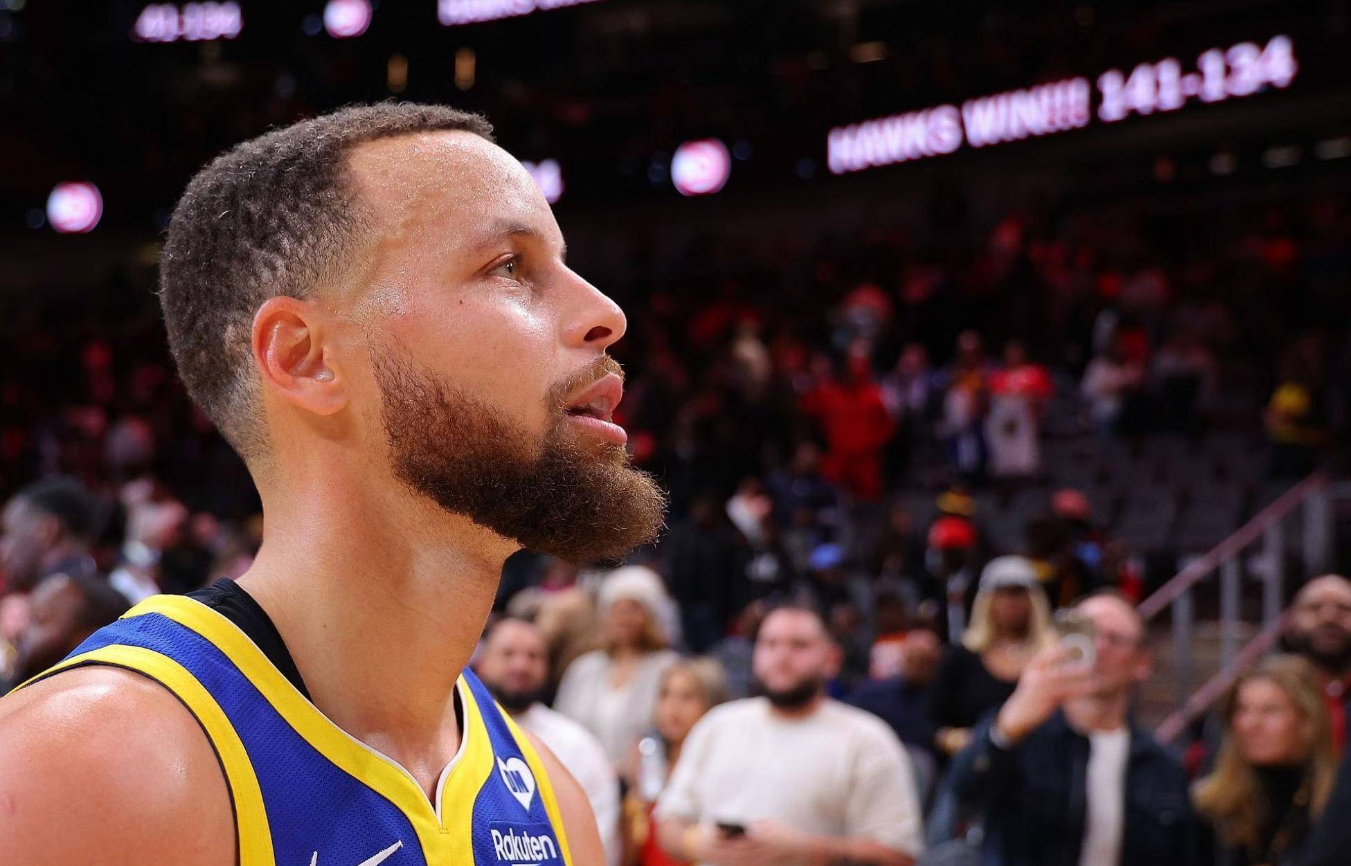 三年前的库里眼神凶狠,恶狠狠地说:"下赛季没人想见到我们!