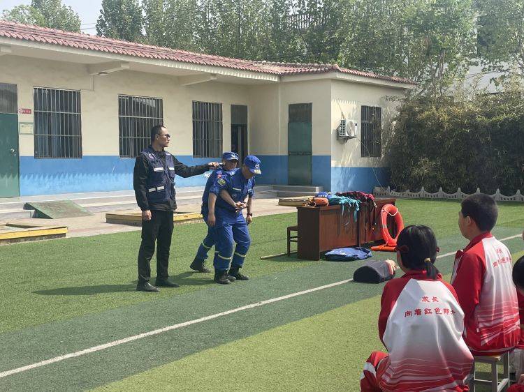 同在"蓝天"下,安全满校园——邯郸市蓝天救援队防溺水