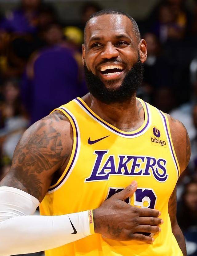 詹姆斯获得nba最佳球员提名_助攻_比赛_戴维斯