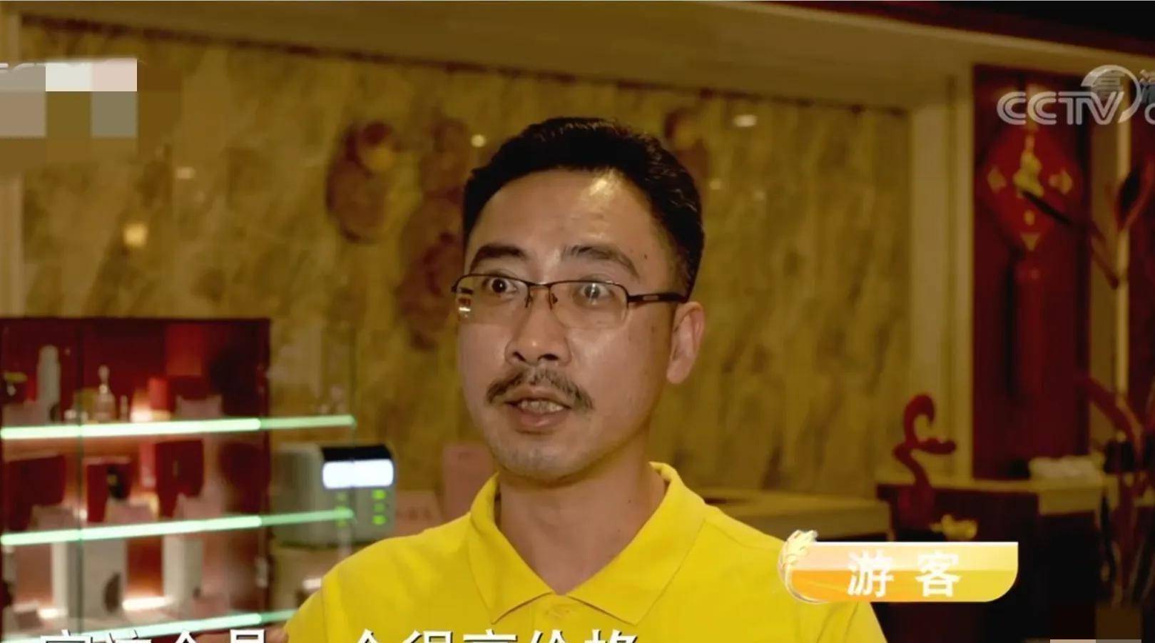 海南男子种树10年赔400万,后在树干中发现秘密,年赚2300多万_严斌_马