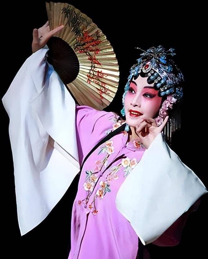 李沁:国家秘密培养她9年,转身却踏进娱乐圈,背后原因令人感慨_昆曲