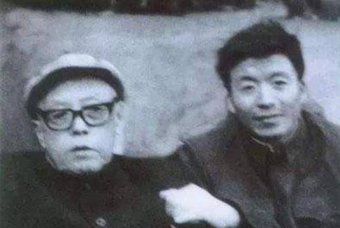 原创齐白石画荷花卖690万不如他手指头画的荷花卖128亿