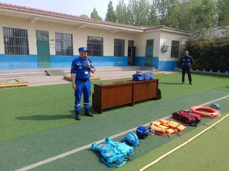 同在"蓝天"下,安全满校园——邯郸市蓝天救援队防溺水