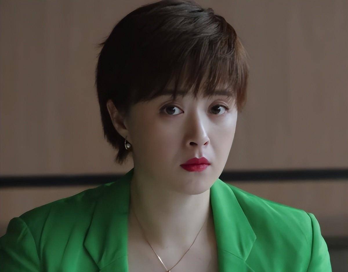 再加上蒋欣生活中没有忌口,"心宽体胖"成了蒋欣最好的诠释.