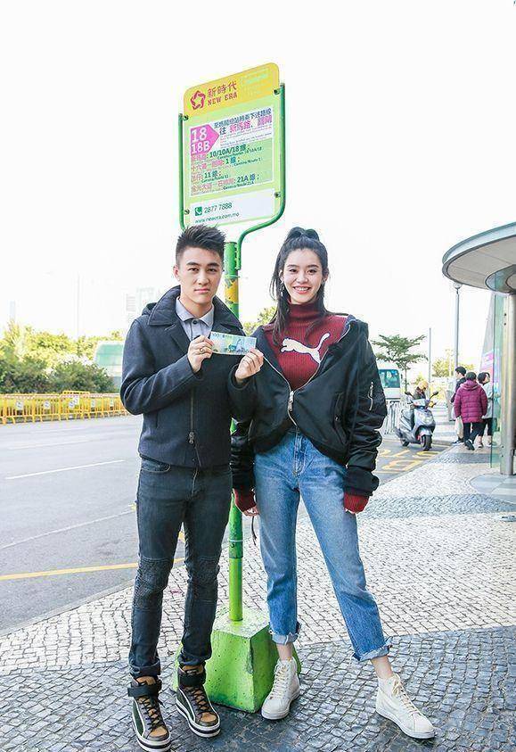 回忆那档综艺,奚梦瑶刚开始得知相亲对象是何猷君时还有所顾虑,因为