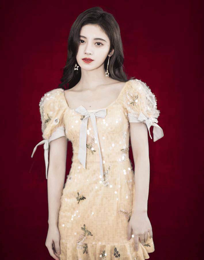 都说鞠婧祎矮当她和欧阳娜娜吴宣仪撞衫小个子优势太明显