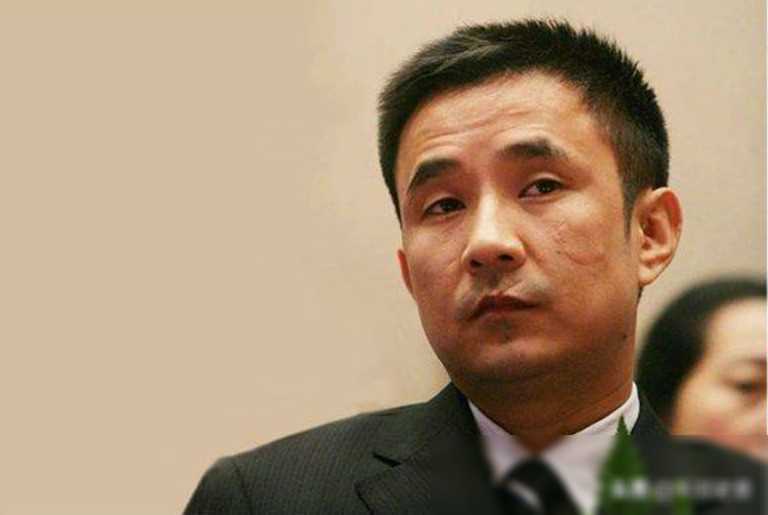 原创负债潜逃海外他带走巨款竟连父亲葬礼都没回来