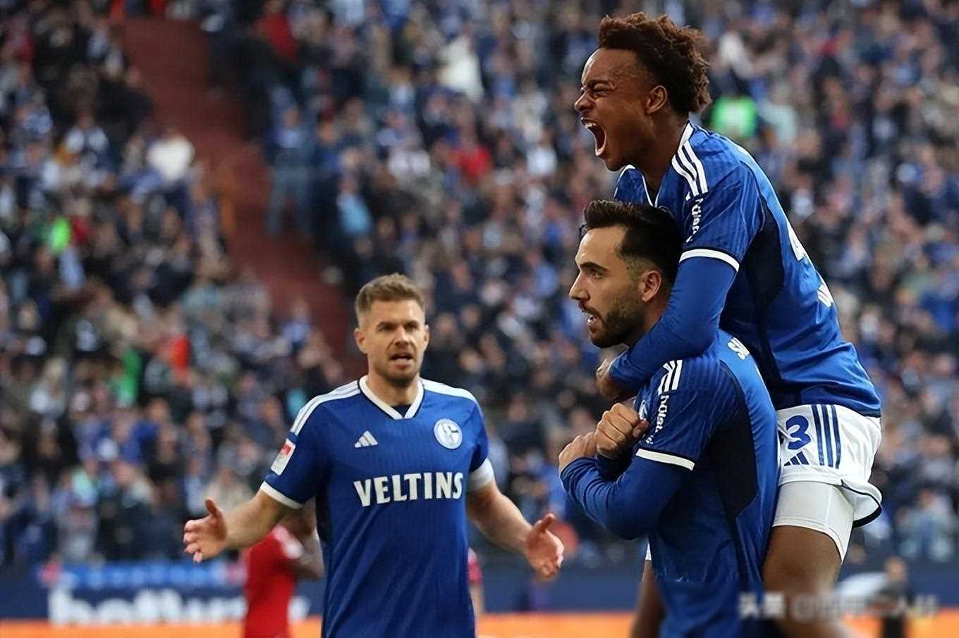 乙级联赛火爆比肩五大联赛,球迷热情高涨_德国_比赛_足球