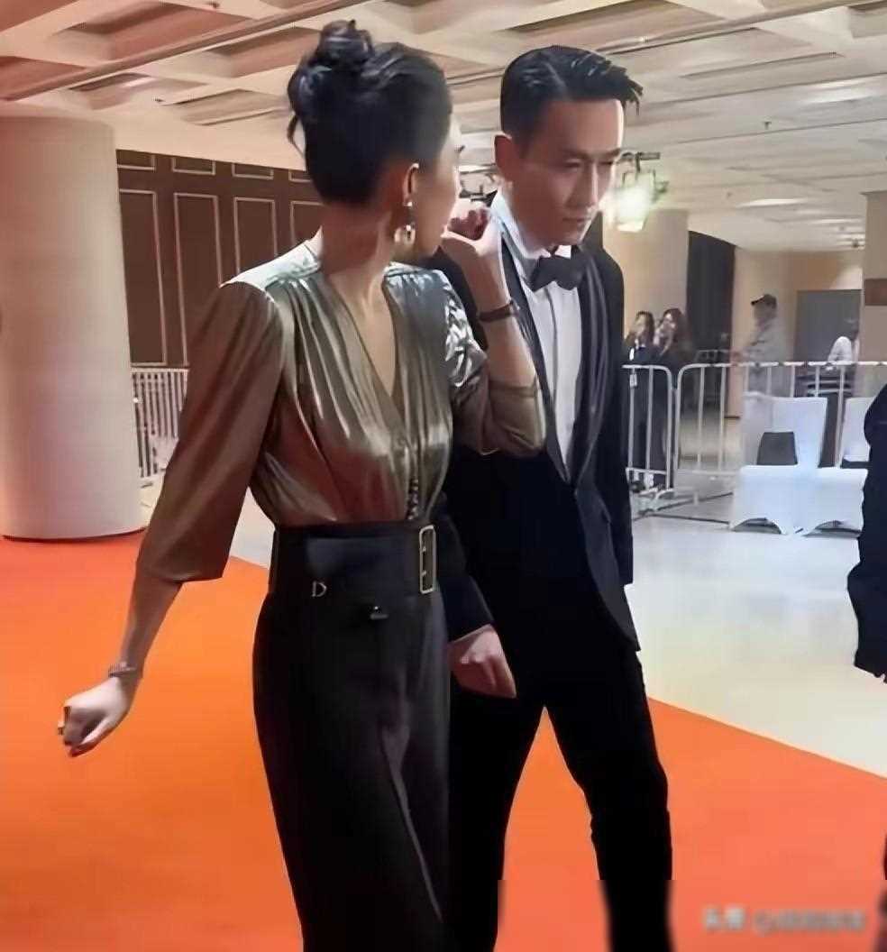 章子怡电影节穿衣引热议，胸前抢镜备受关注
