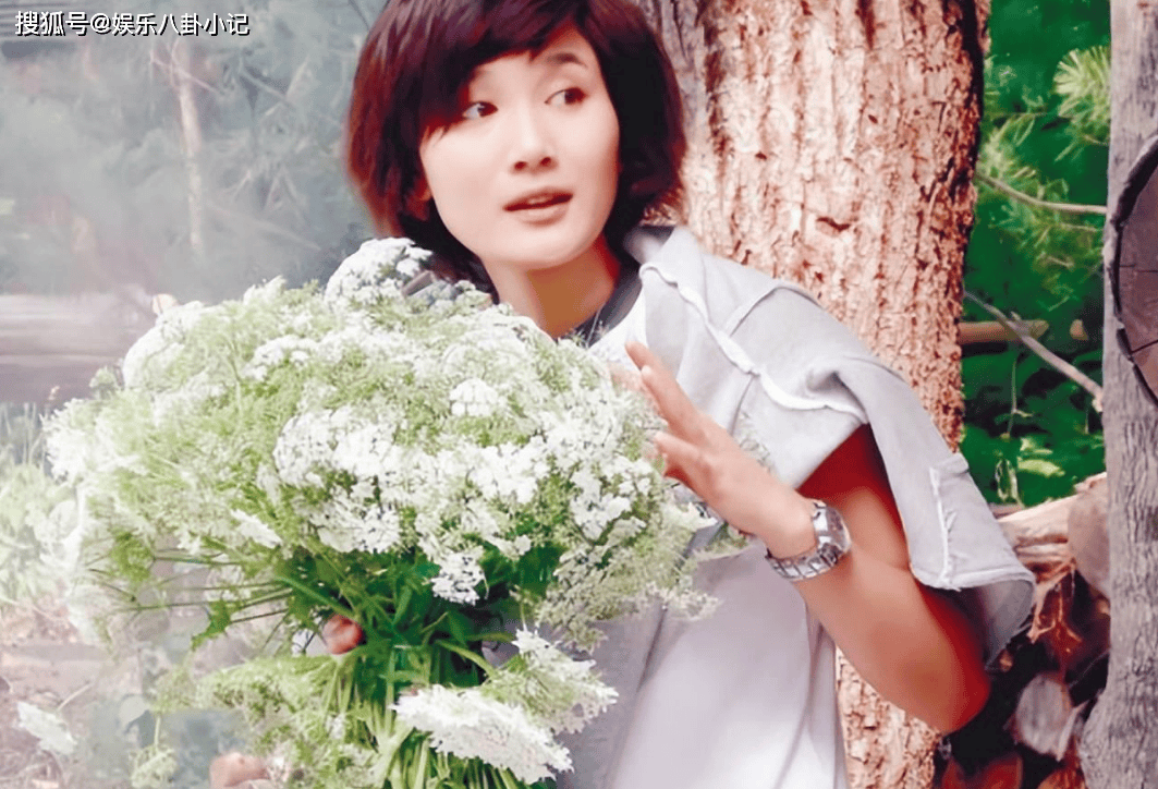 原创她是侯勇前妻离婚后与女儿相依为命如今46岁依旧美貌如花