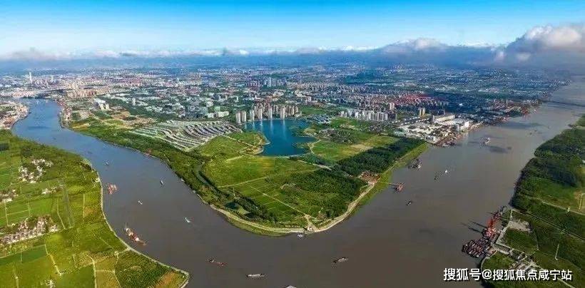 生活配套交通方面:项目距离浦江线汇臻路站约2km,西侧距离奉贤线鲁南