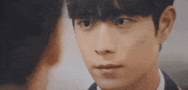 行走的衣架子朱锡勋外在方面,朱锡勋长相帅气,身材高挑,是个行走的衣