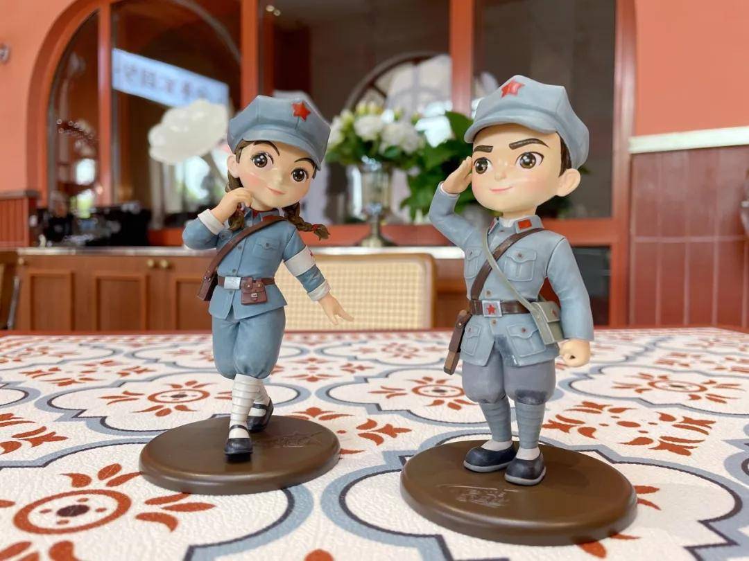 现在我们跟着《追风者》一起走进瑞金吧二苏大礼堂静静伫立在参天古树