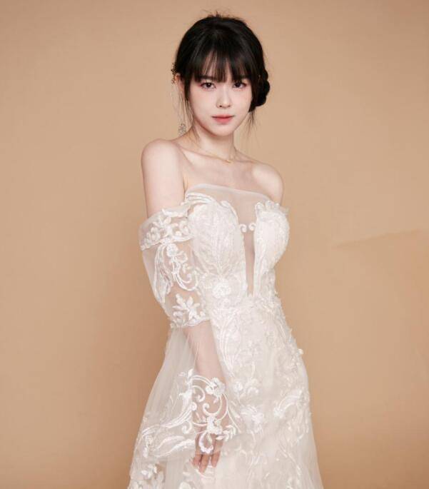 沫子突然公布婚纱照,和小6岁的男友婚期将近?曾表示怀孕就结婚