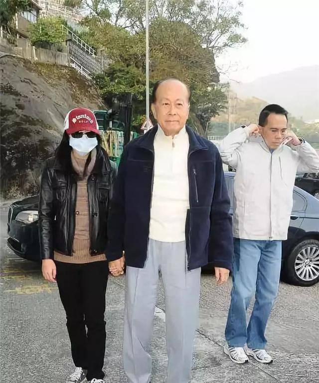 李思德:23岁担任董事,为人低调,保镖从不离身_能源公司_香港_李泽钜