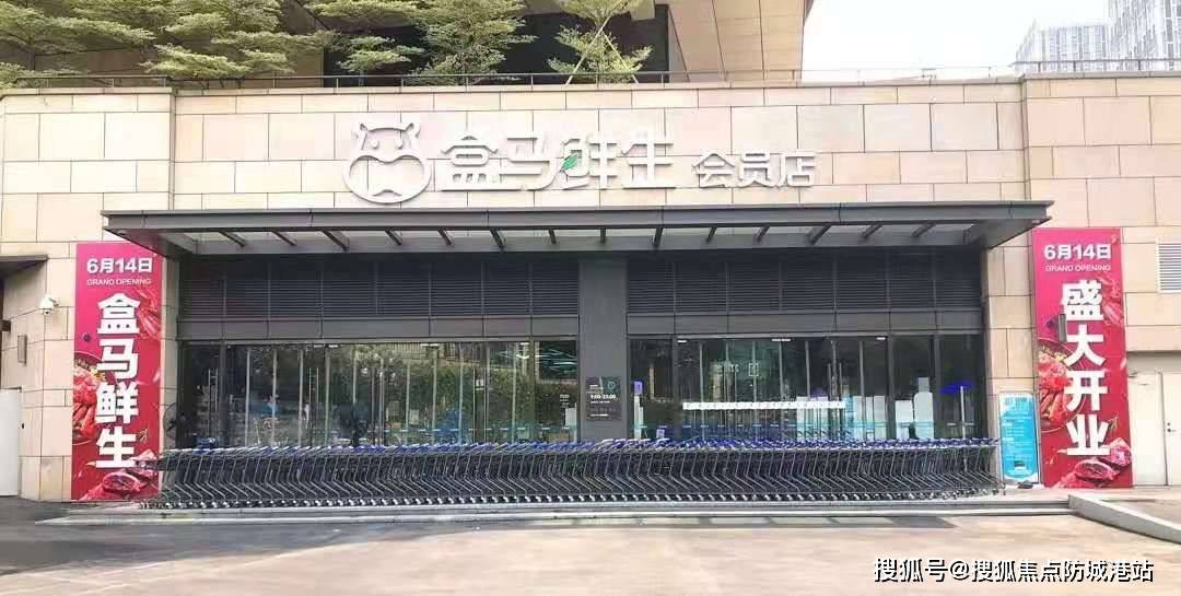 家庭聚餐,走几步路就有胡桃里,海底捞, 海日本料理,四海一家等一众