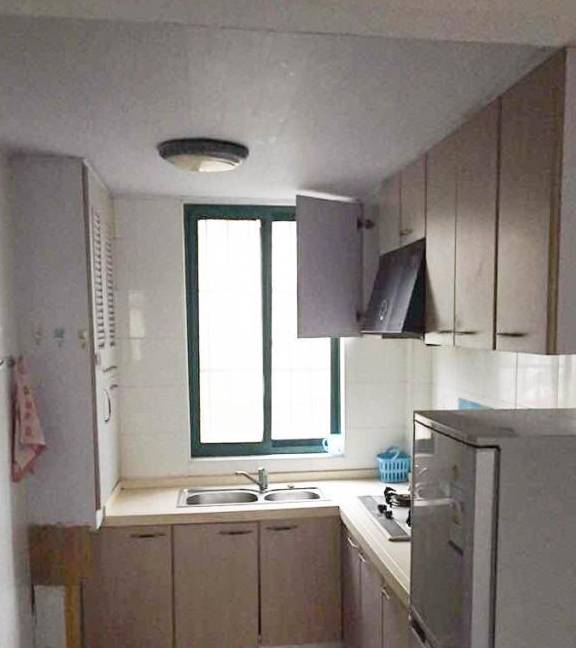 买一套40平二手房,花了5万块翻新,效果很漂亮,现在做梦都在笑