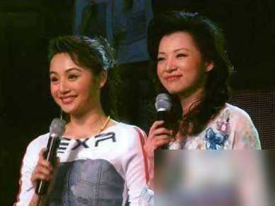 继李咏离世后,央视名嘴曹颖深夜发文晒病床照,令人担忧_陈红_李军