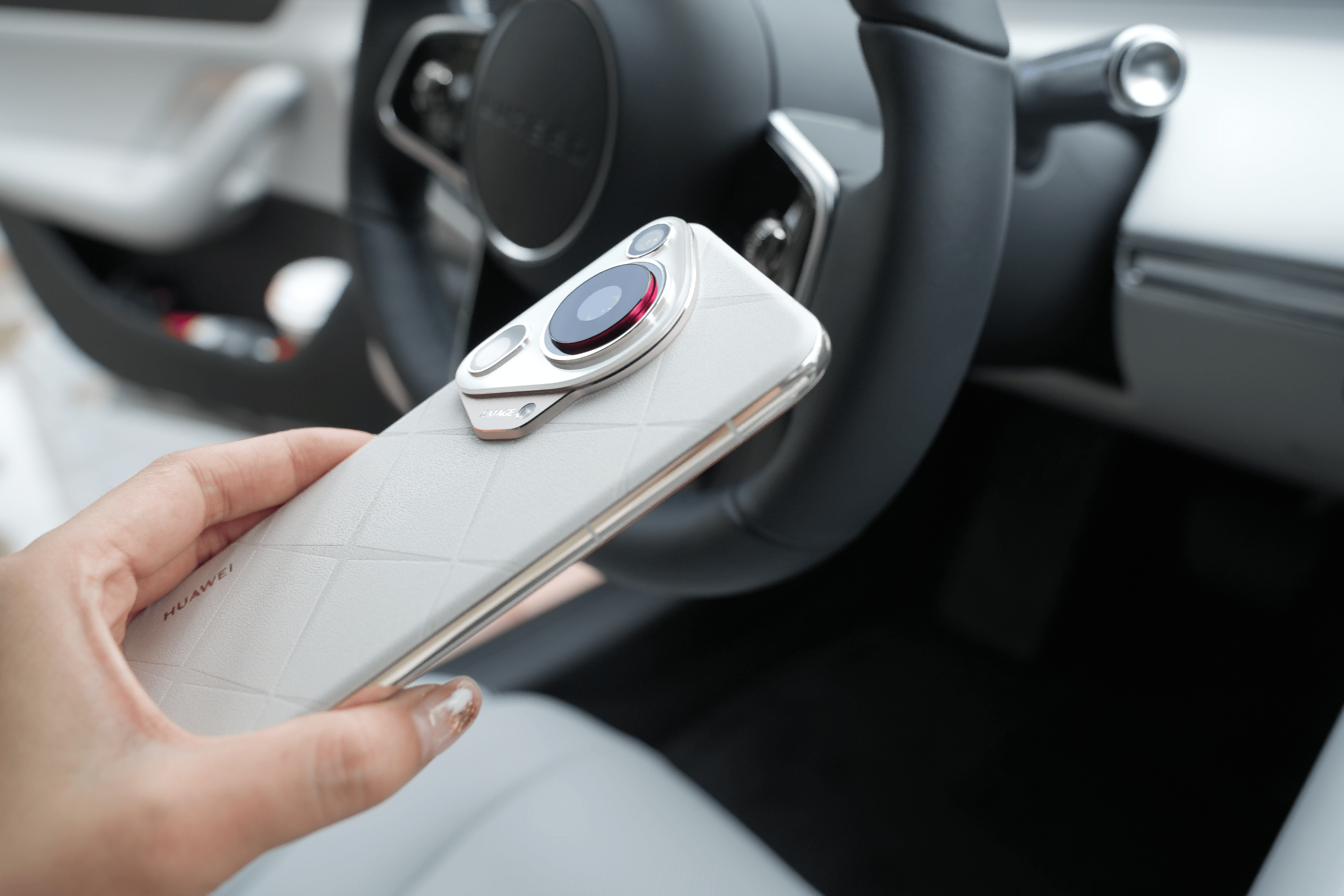 跨越式影像先锋时尚华为pura70系列开售引疯抢