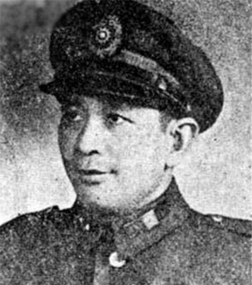 他是著名"逃跑"将军,活到2007年,生下一大名鼎鼎儿子,都认识