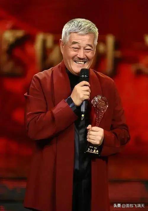 赵本山的两妻四子儿子赵铁蛋因病去世龙凤胎儿女玩网成网红赵大叔生活